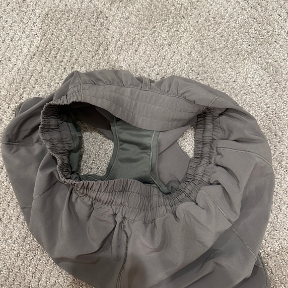 Lululemon hotty hot shorts 2.5 Olive Shorts GREAT CONDITION - Picture 3 of 4